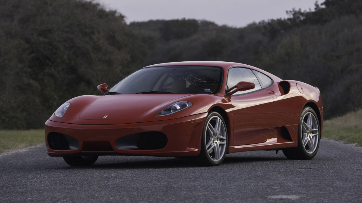Ferrari se recusa a ficar totalmente elétrica – V6, V8 e V12 continuarão rugindo