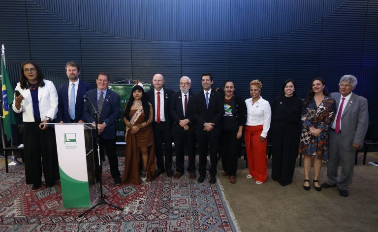 Frente Ambientalista entrega propostas da Câmara para a COP30 e defende avanços em políticas climáticas – Notícias