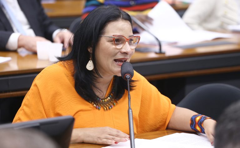 Projeto cria programa para diminuir a inadimplência entre professores – Notícias