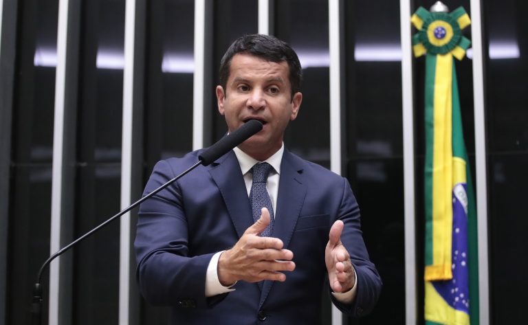 Câmara aprova projeto que regulamenta verificação da idade mínima exigida dos candidatos – Notícias