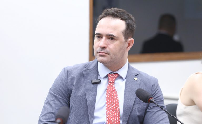 Comissão aprova criminalização de acorrentamento contínuo ou cruel de cães e gatos – Notícias