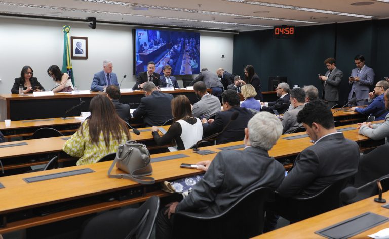 Deputados analisam punição mais dura e reforço da fiscalização contra falsificação de bebidas – Notícias