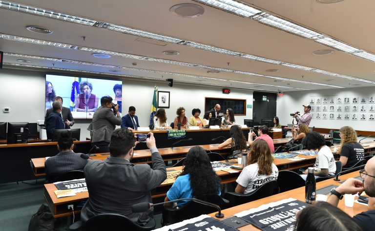 Ganhos com exploração de petróleo não se traduzem em desenvolvimento, afirmam debatedores – Notícias