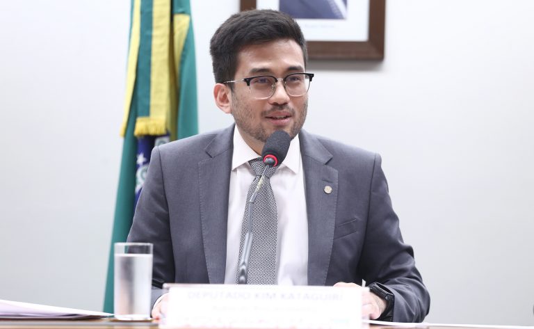 Proposta que acaba com “taxa das blusinhas” divide setores econômicos e consumidores em debate na Câmara – Notícias
