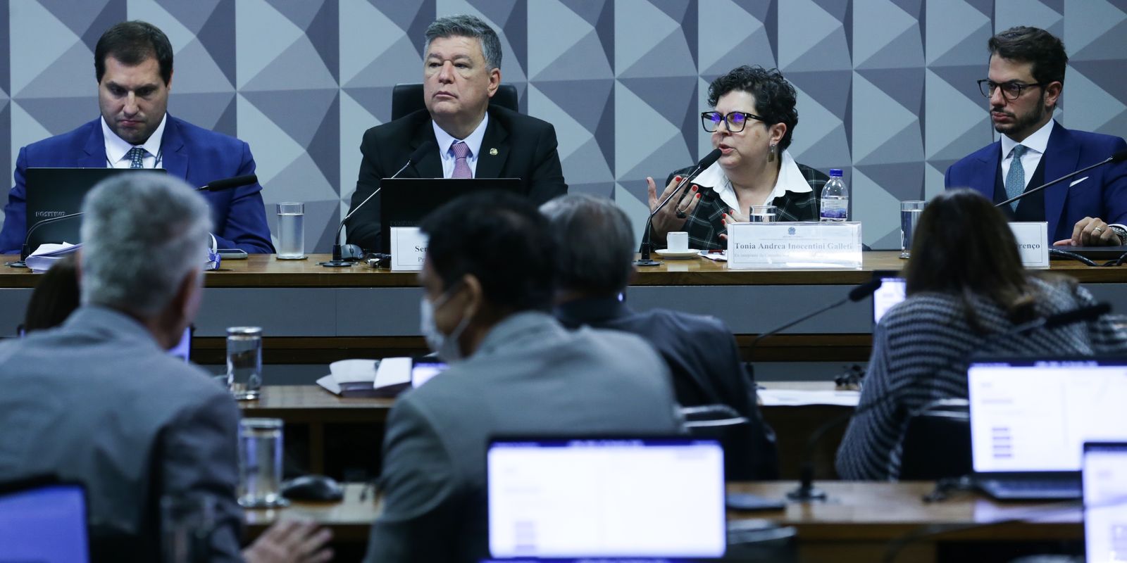 Ex-integrante de Conselho diz na CPI que alertou sobre fraudes no INSS