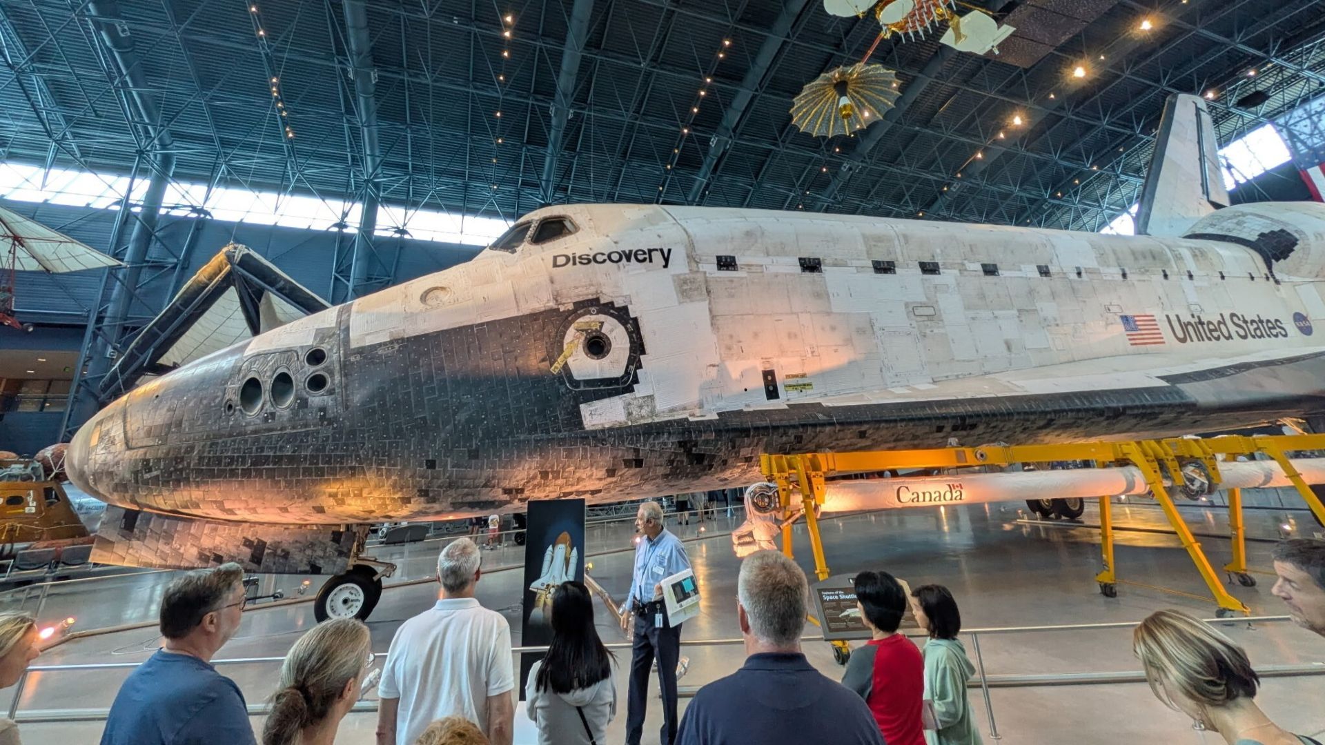 O Smithsonian pode ter que cortar o ônibus espacial Discovery em pedaços para levá-lo ao Texas