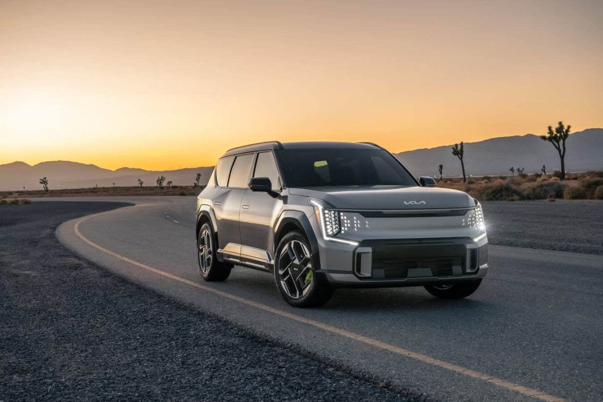 Motorista do Kia EV9 é encontrado dormindo na rodovia da Califórnia enquanto o carro dirigia sozinho