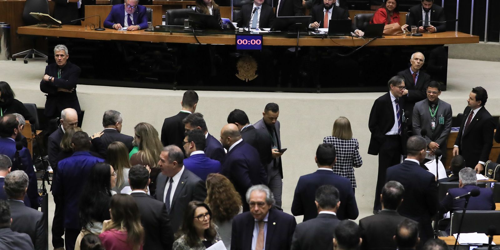 Câmara aprova projeto que tipifica o crime de domínio de cidades
