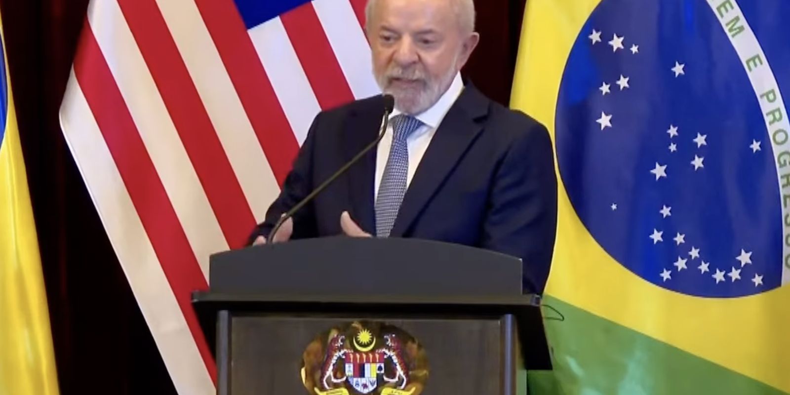 Problema do mundo é ausência de lideranças , diz Lula na Malásia