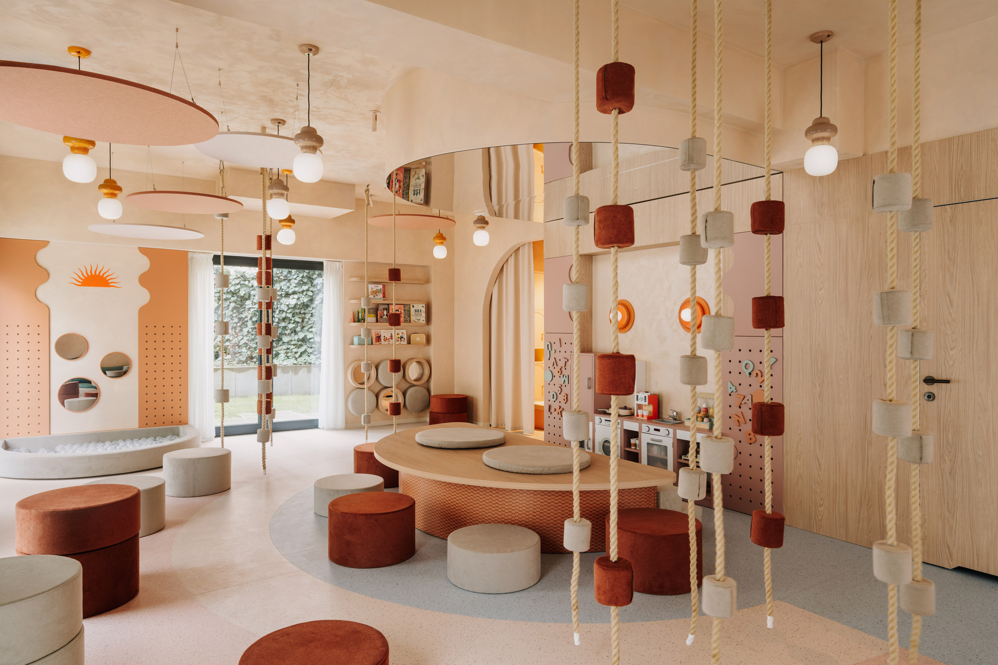 Domingo Café-Sala de Jogos / CUDO: | ArchDaily