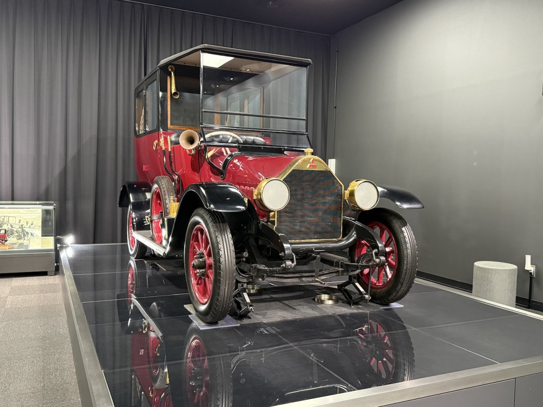Por Dentro do Museu Secreto da Mitsubishi – Onde Vive um Século de História do Automóvel Japonês