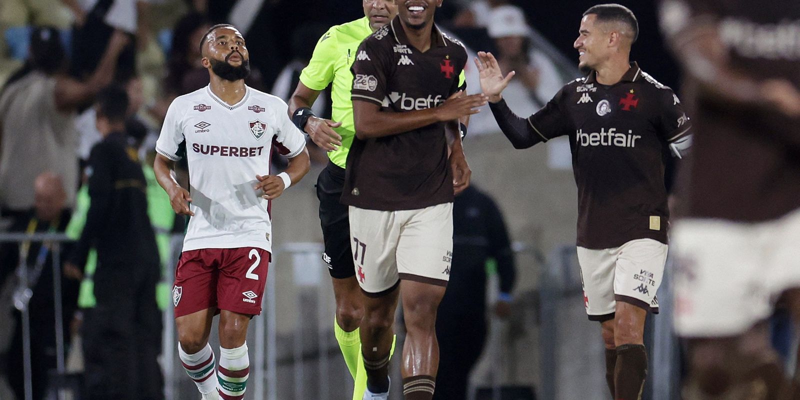 Rayan decide mais uma vez e Vasco derrota o Fluminense no Maracanã