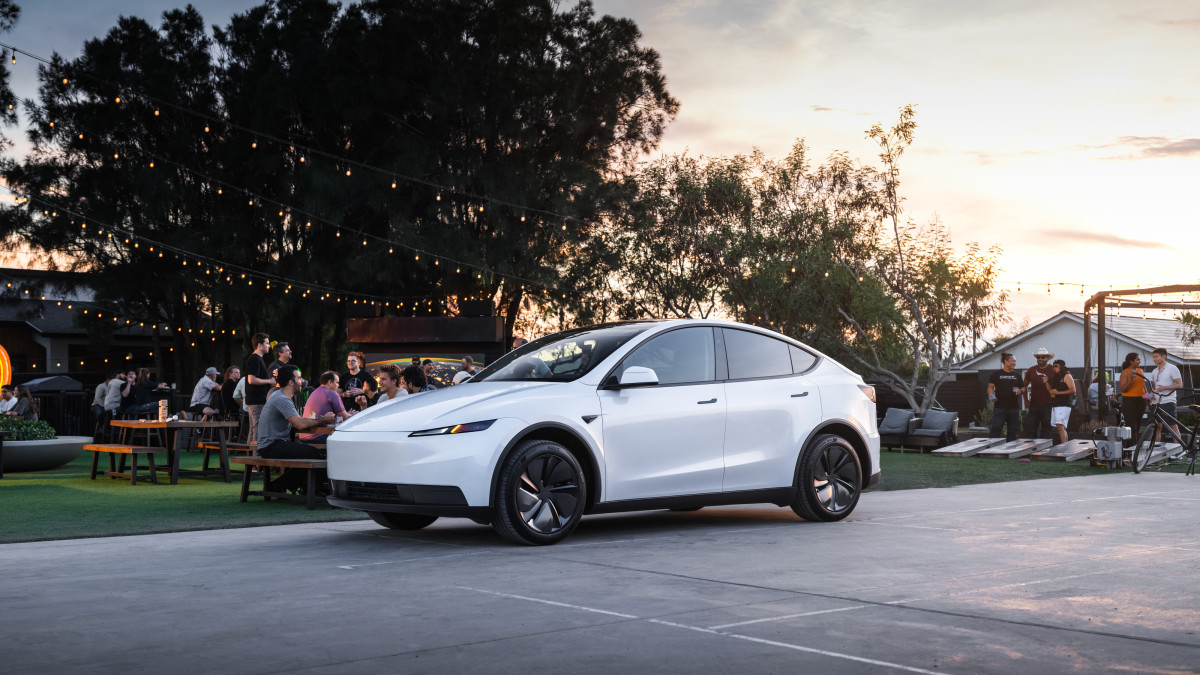 Novo modelo 3 e modelo Y de Tesla, recursos e preços padrão de corte padrão