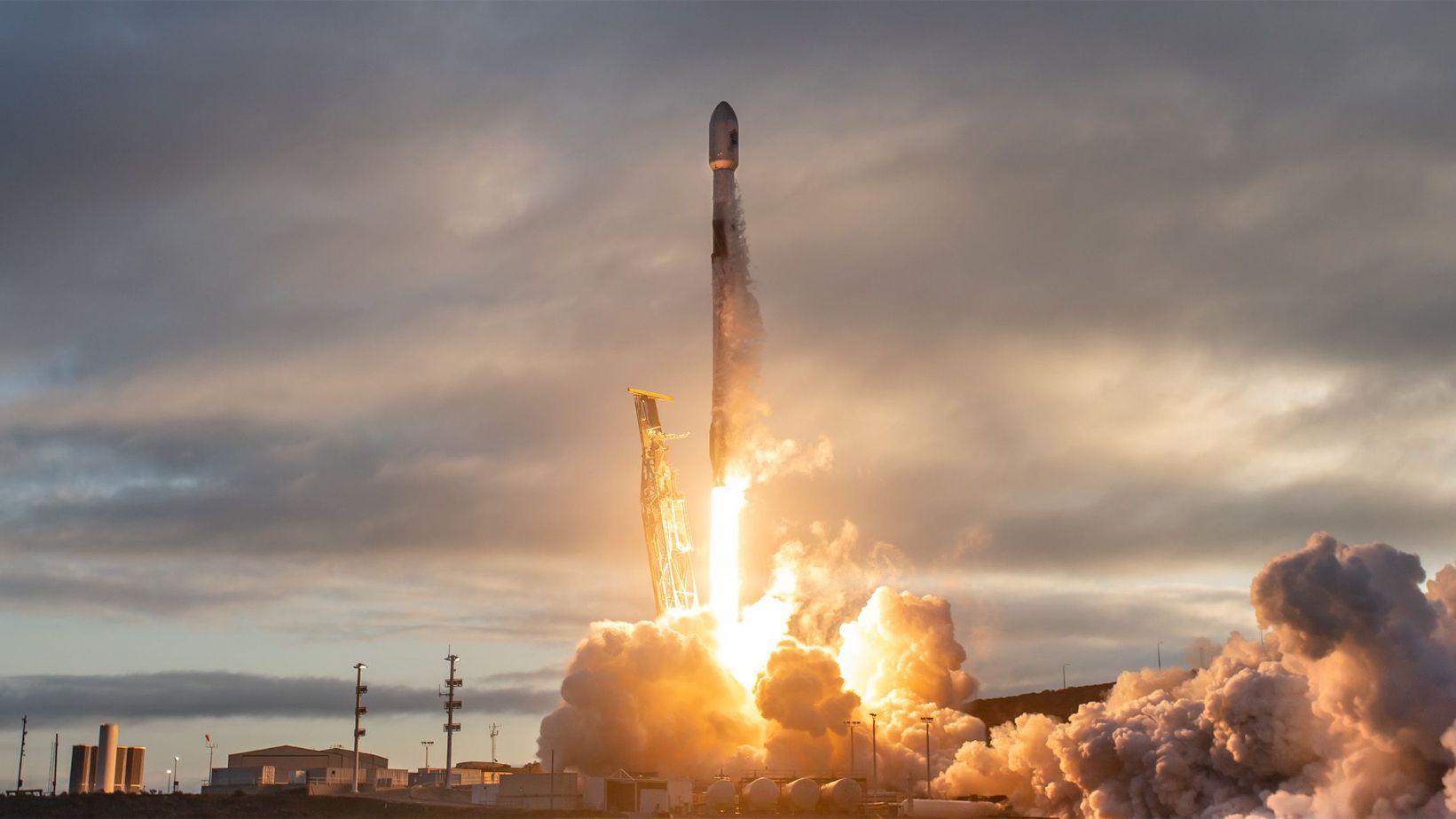 Militares dos EUA dão luz verde para até 100 lançamentos da SpaceX por ano na Califórnia