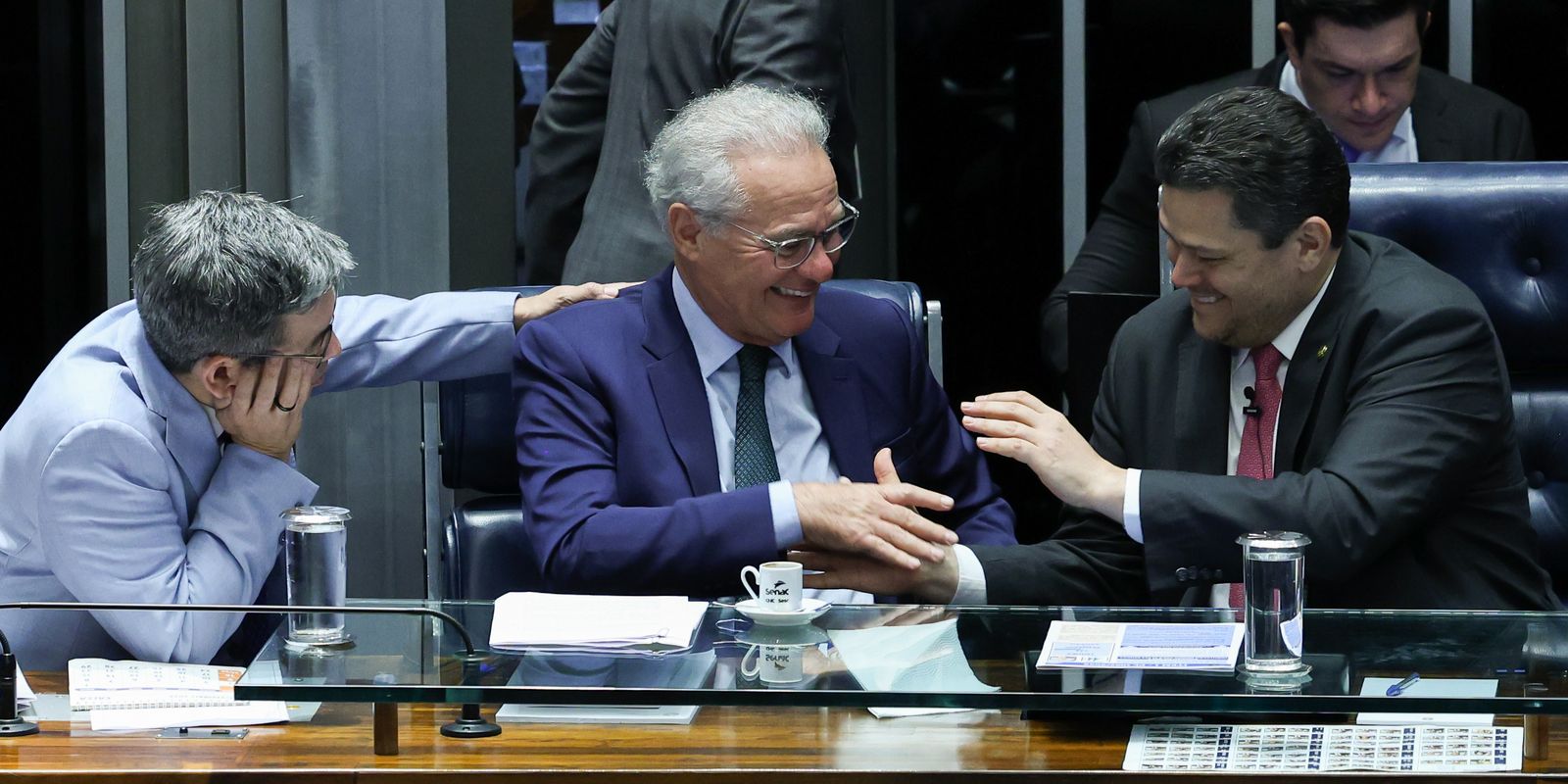 Por unanimidade, Senado aprova isentar IR para quem ganha até RS 5 mil
