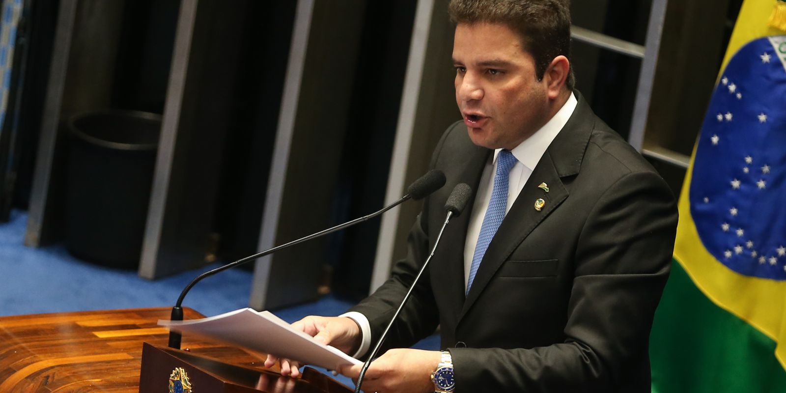 Mendes suspende julgamento de governador do Acre no STJ por 15 dias