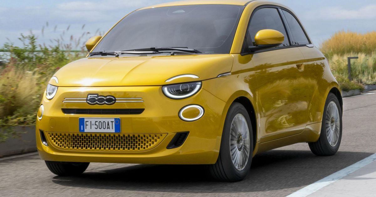 Fiat 500 Hybrid detalhado com desempenho negociado por preço acessível