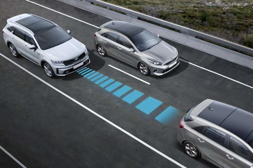 Motoristas australianos relutam em confiar em novas tecnologias de segurança automotiva, segundo estudo