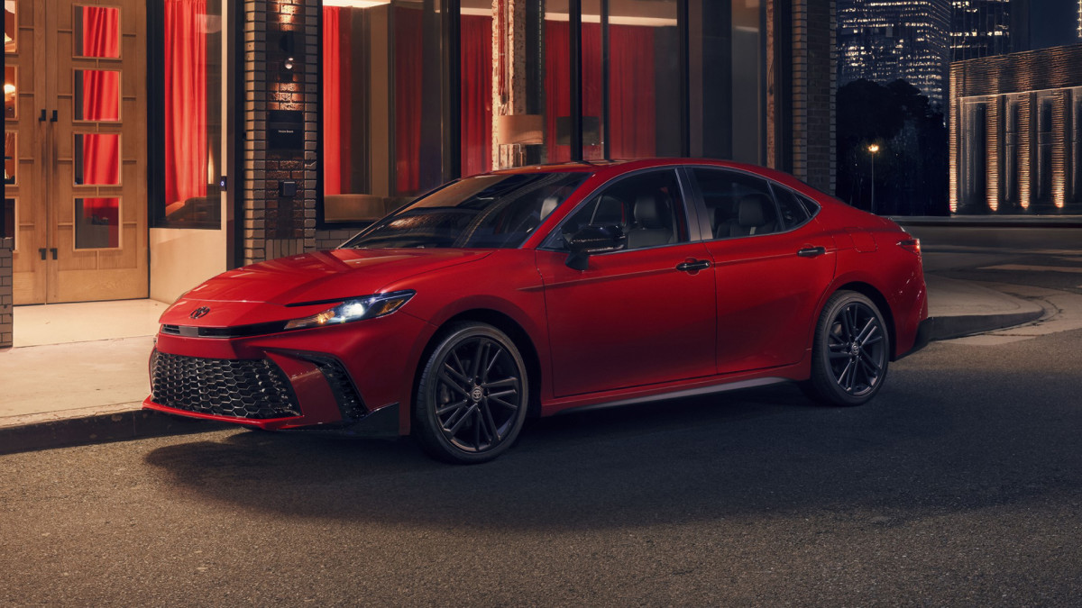 Toyota fecha incrível contrato de locação do Camry 2026 para novembro