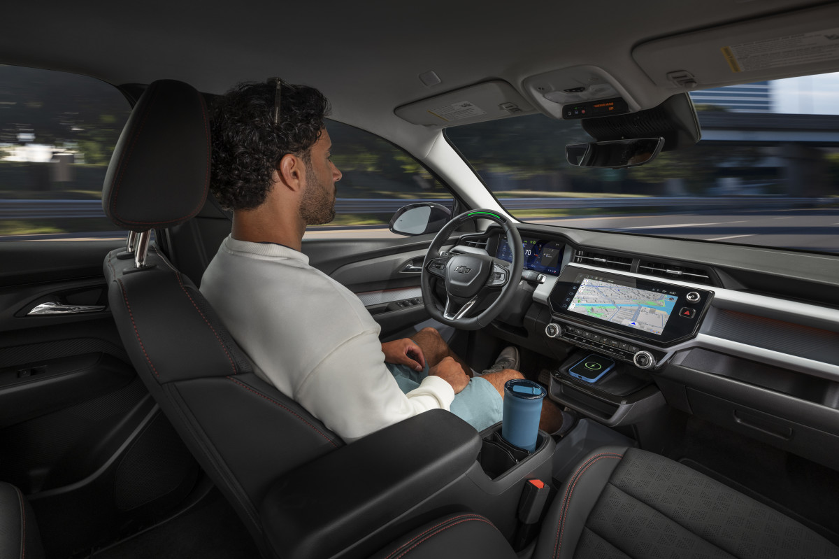 2027 Chevy Bolt com sistema viva-voz Super Cruise não é mais tão barato
