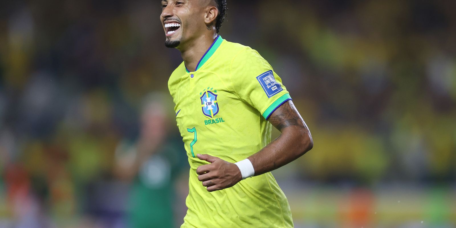 Brasileiro Raphinha é finalista do prêmio de melhor do mundo da Fifa
