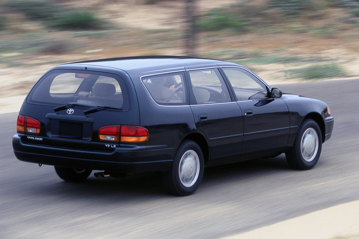 É uma pena que a América nunca tenha adquirido este Toyota Camry Wagon