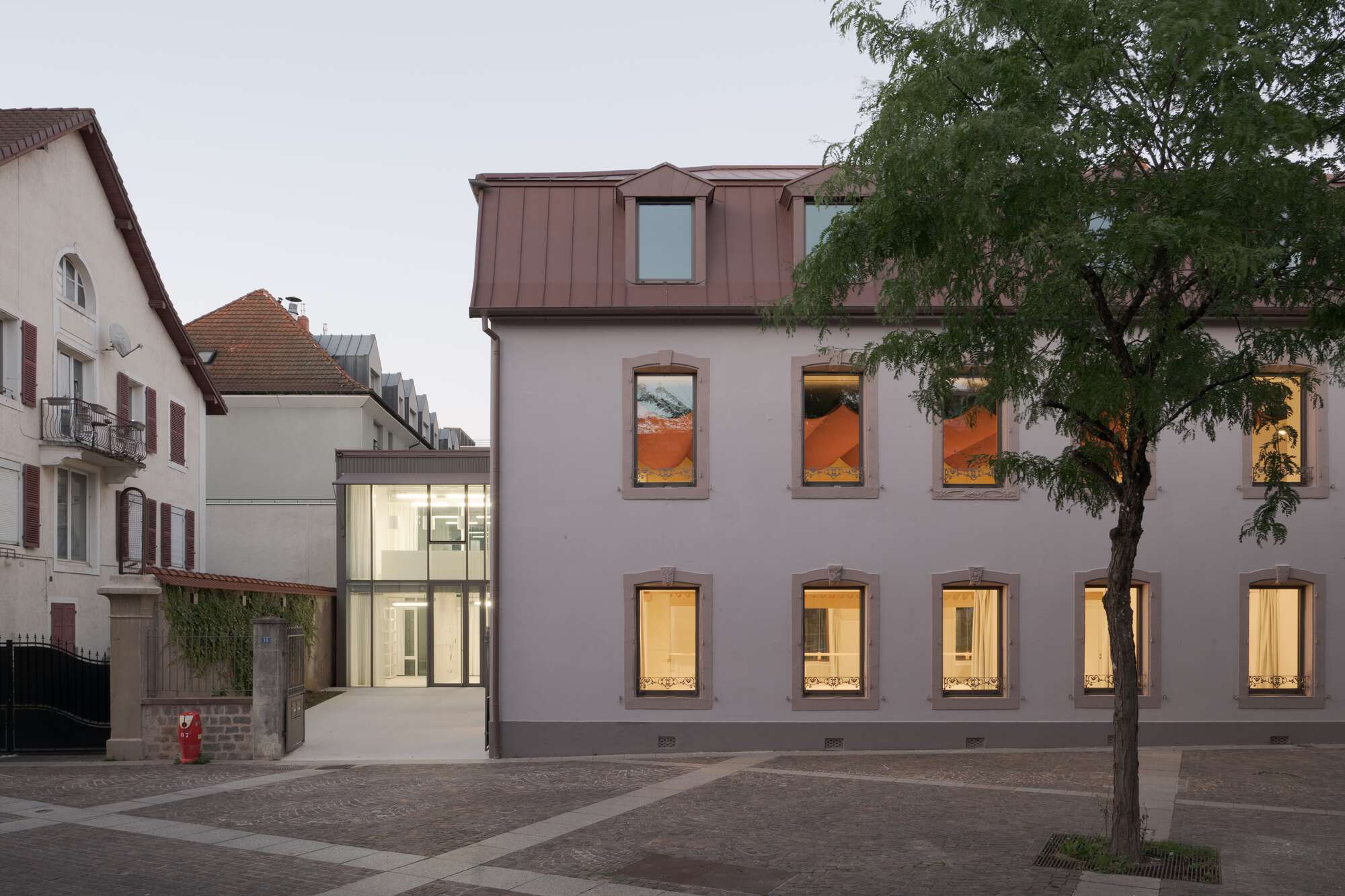 Centro Cultural Simone Veil / Doucerain Lièvre Delziani Architectes