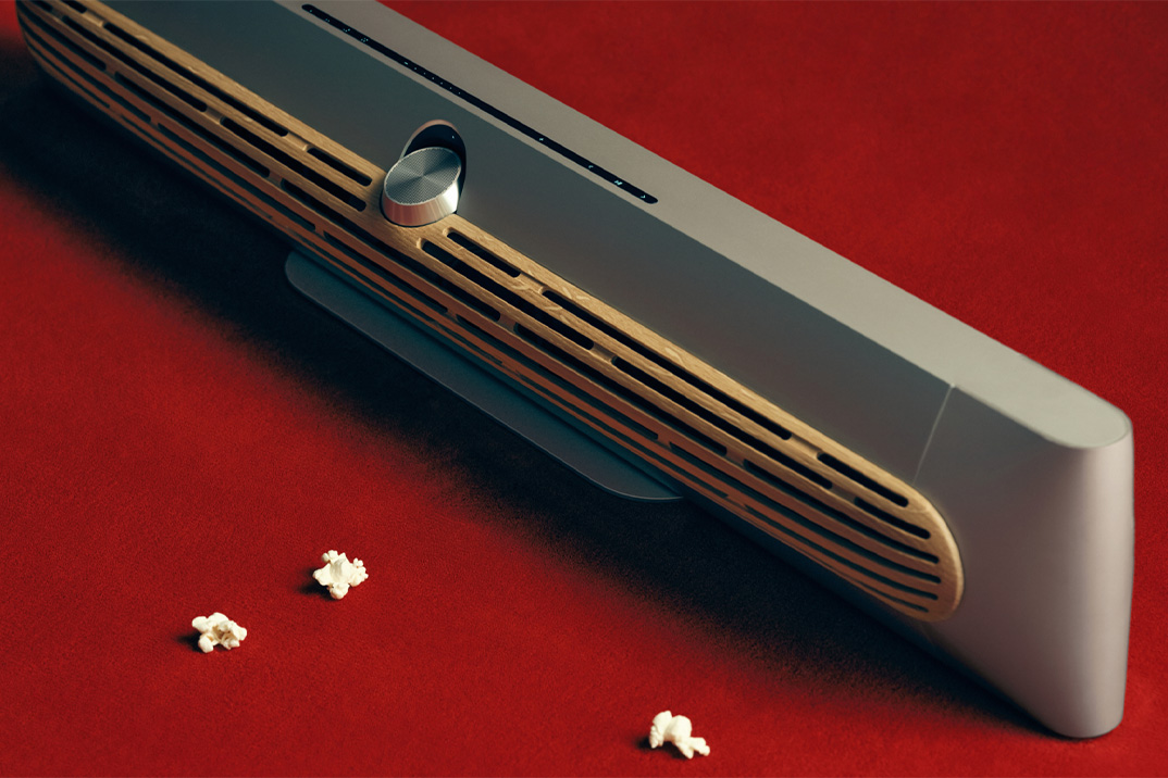 A estreia do Beosound da Bang & Olufsen é uma escultura de US $ 5.800 que parece ser uma barra de som