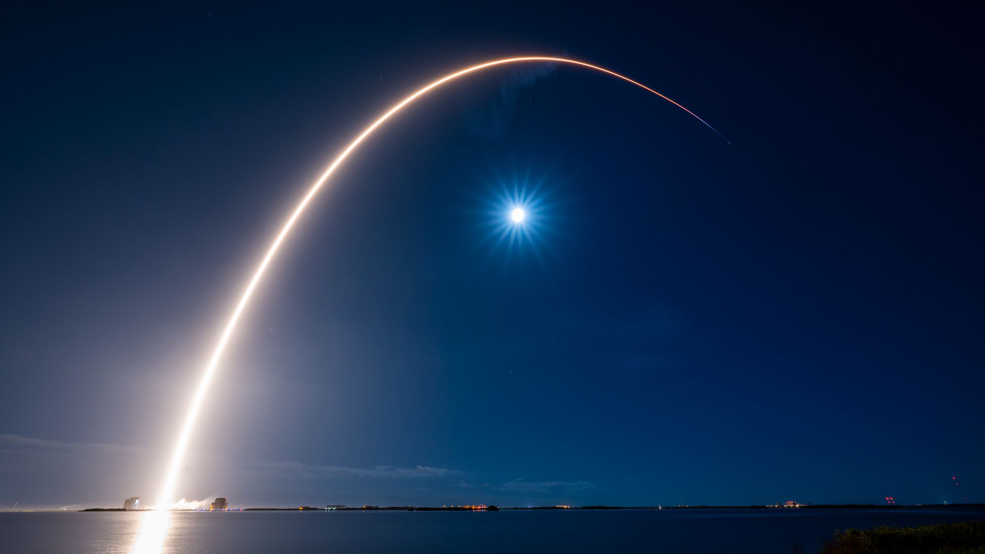 SpaceX lança 29 satélites Starlink do Cabo Canaveral