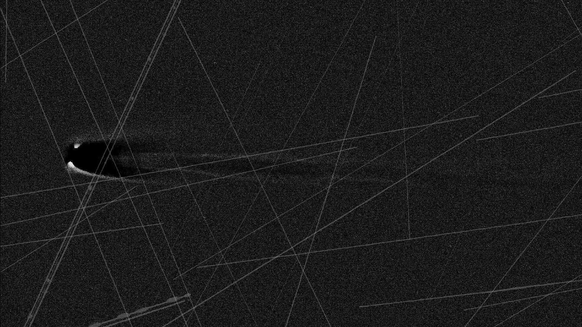 As fotos do cometa Lemmon são atormentadas por faixas de satélite – Veja como os astrônomos amadores enfrentam o problema