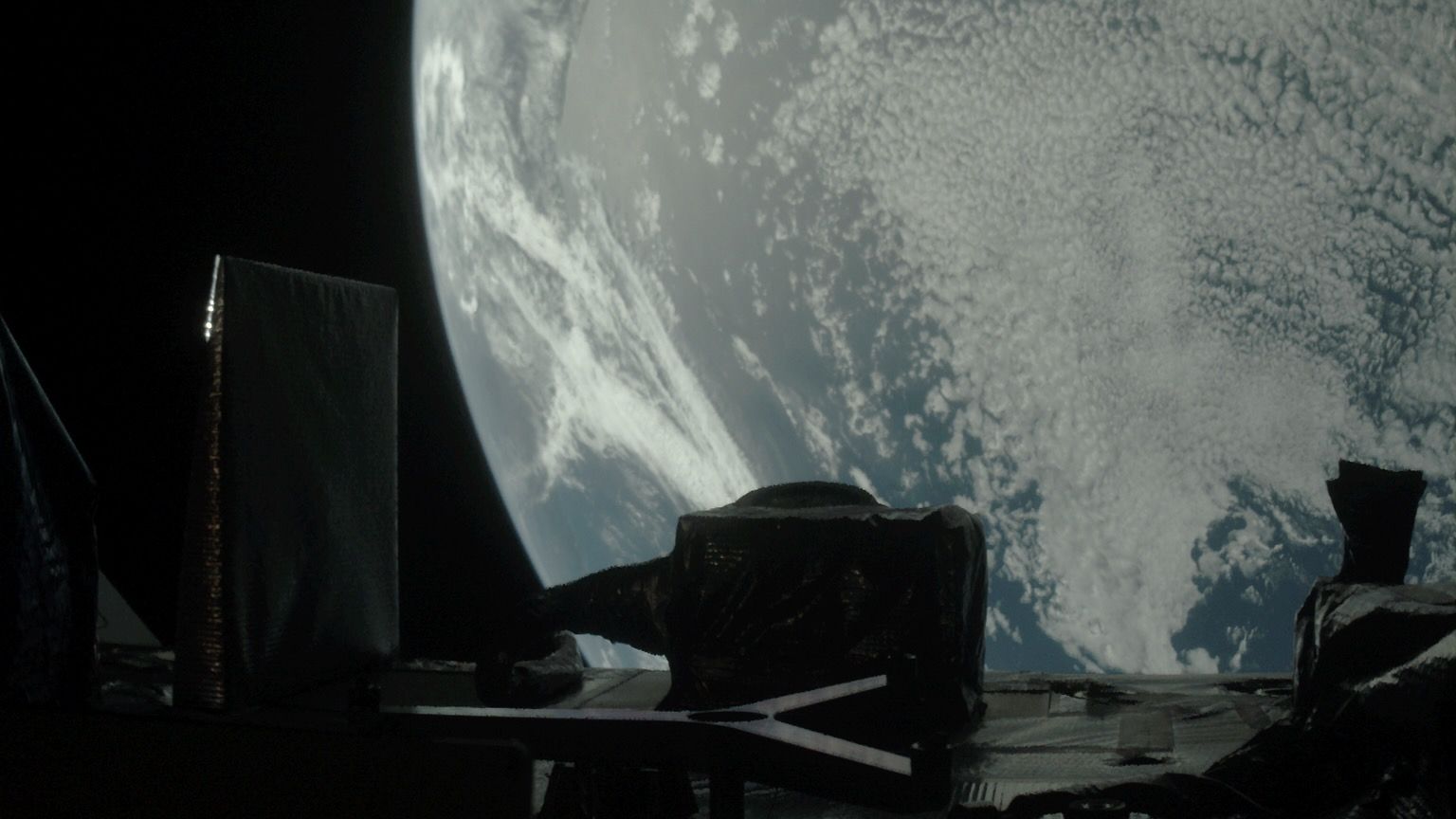 Sonda da NASA captura fotos impressionantes da Terra e da Lua a caminho do infame asteróide Apophis