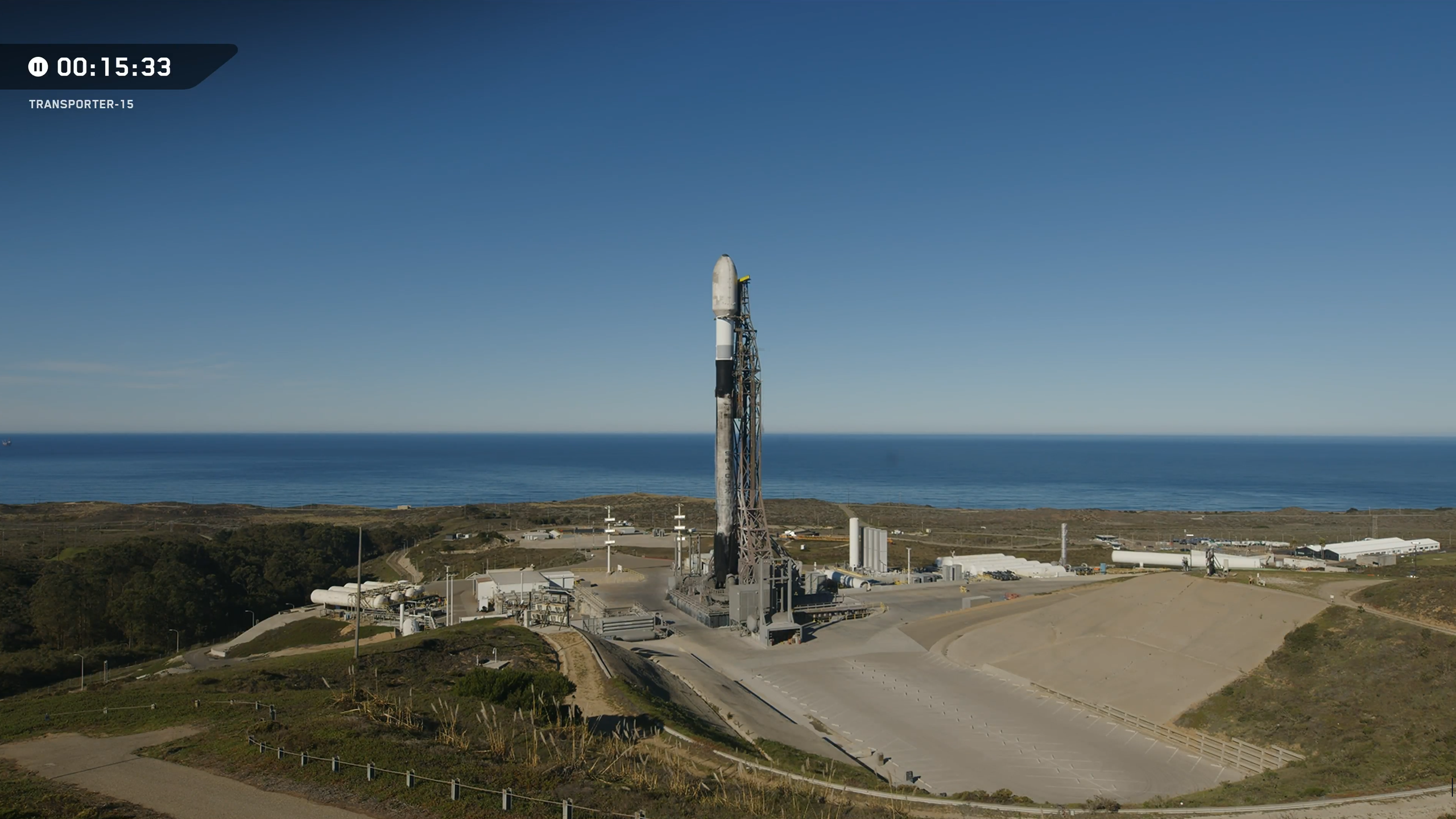 SpaceX elimina lançamento de 140 satélites no topo do foguete Falcon 9 usado na costa da Califórnia