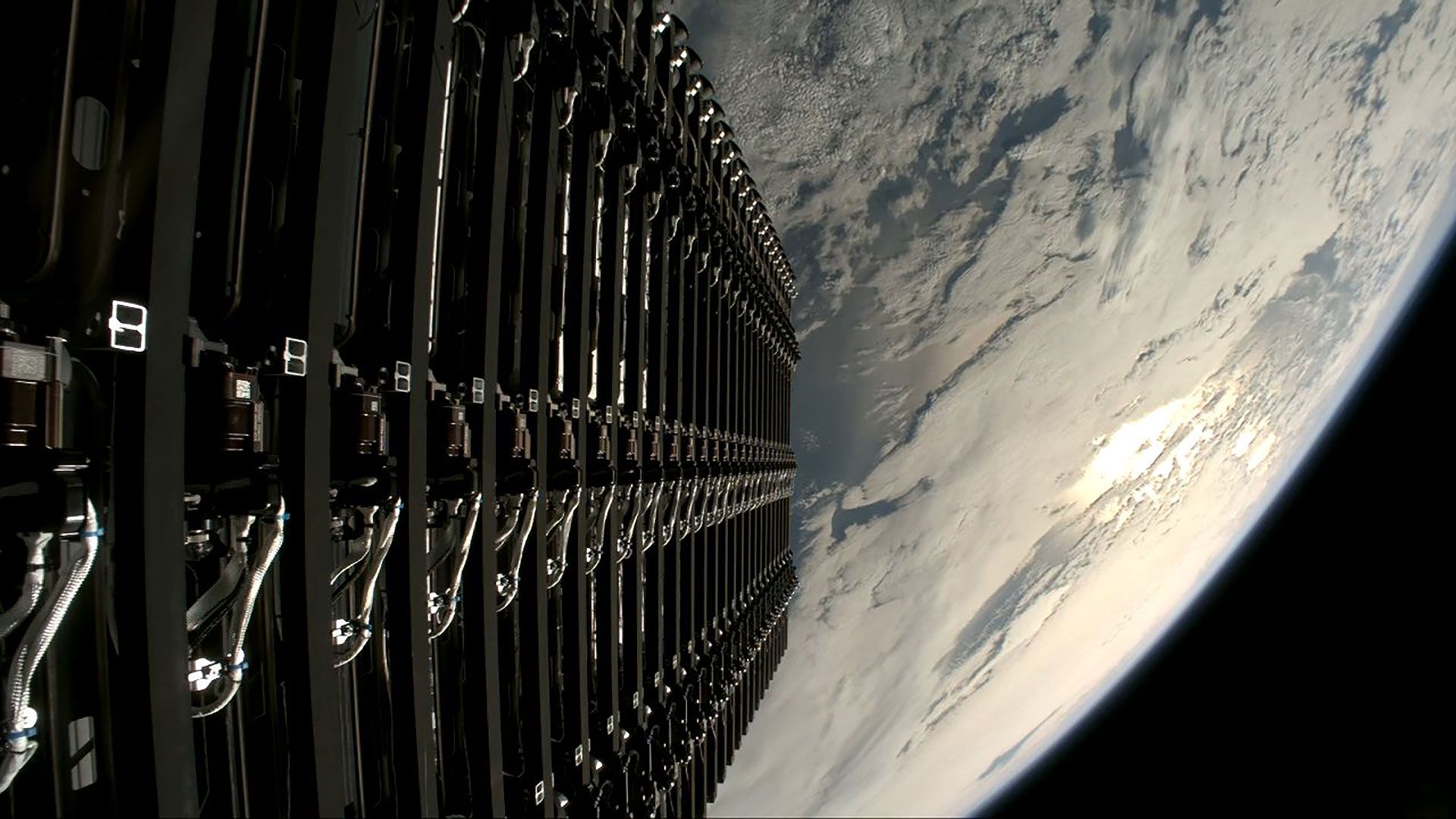 SpaceX lança 28 satélites Starlink no novo foguete Falcon 9 da Califórnia
