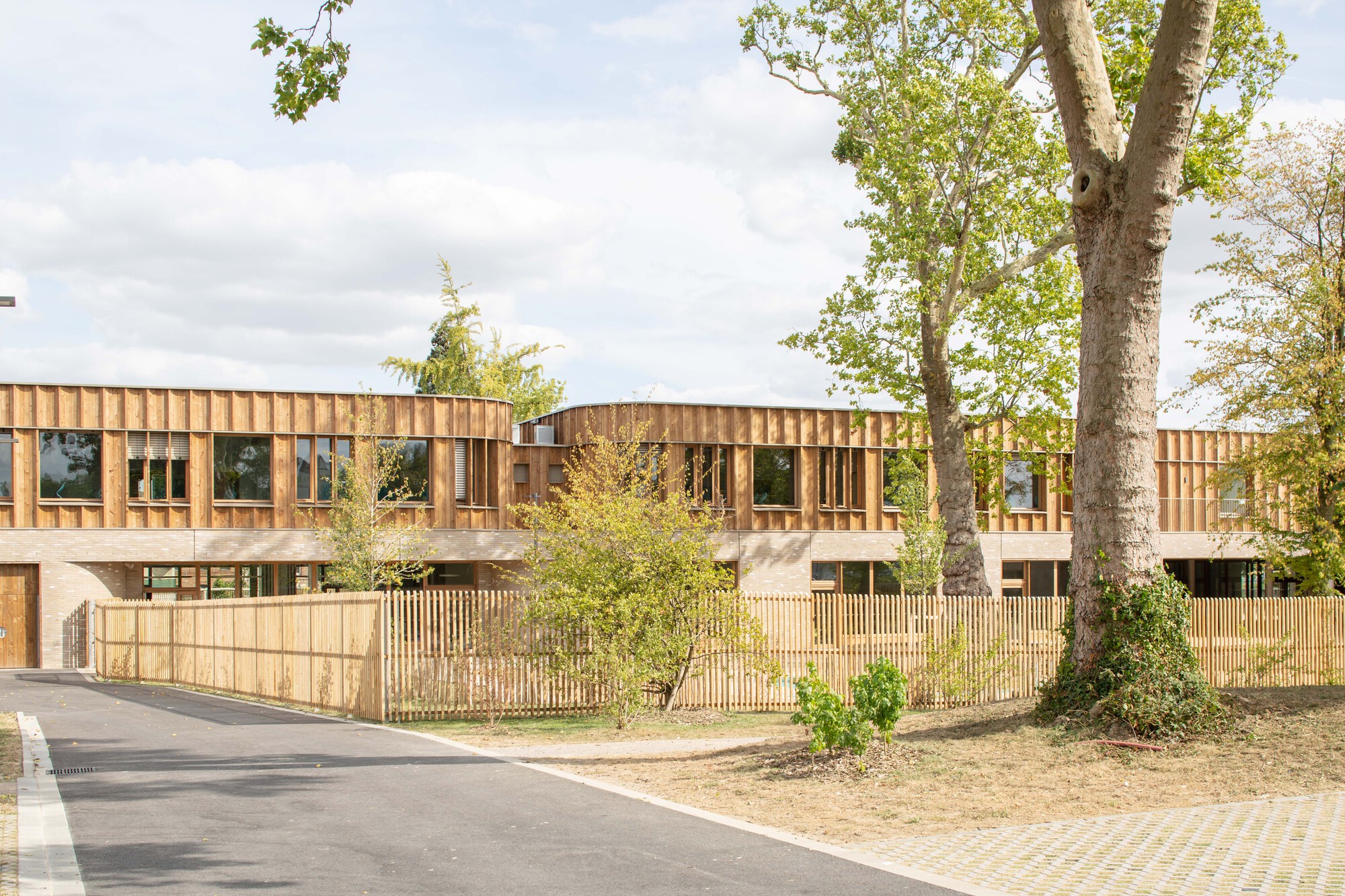 Escola Hélène Carrère d’Encausse / archi5 + escritório faceB