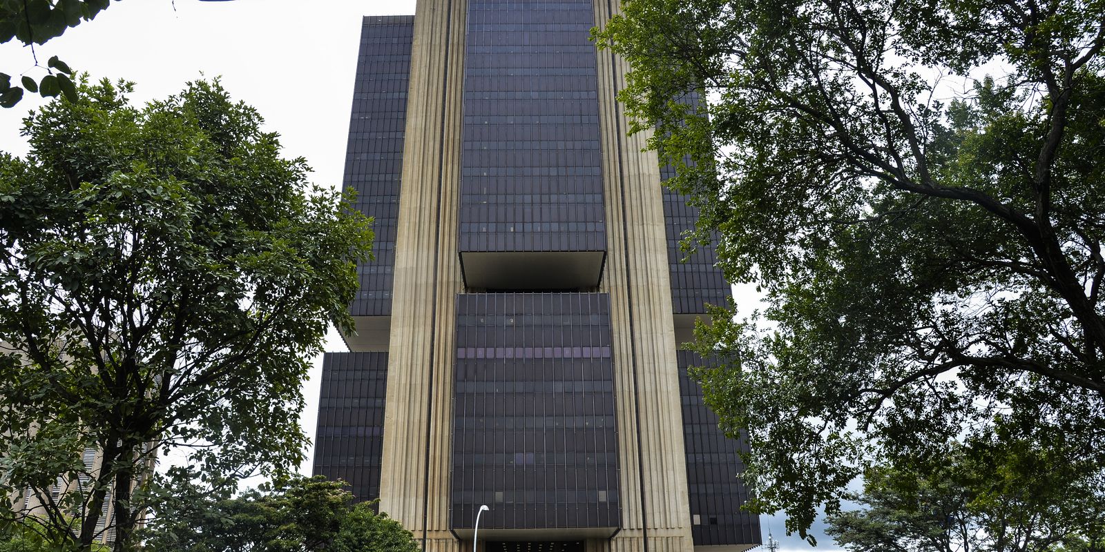 BC mantém juros básicos em 15% ao ano por terceira vez seguida