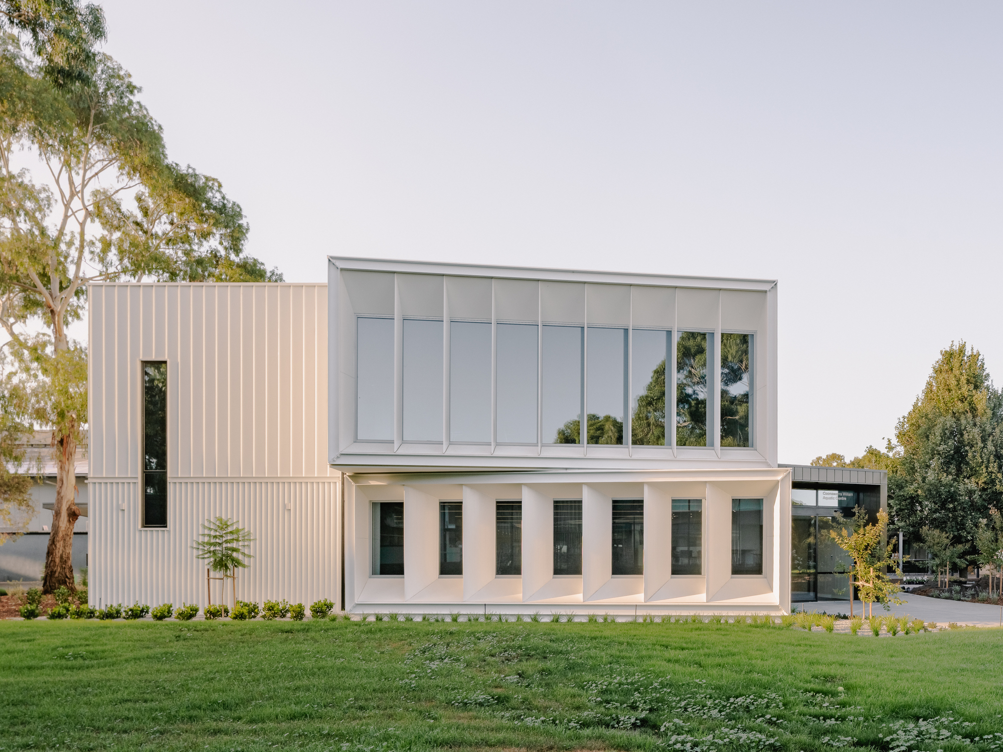 Centro Aquático Coonawarra Willam – Ivanhoe Grammar School / Peddle Thorp Architects