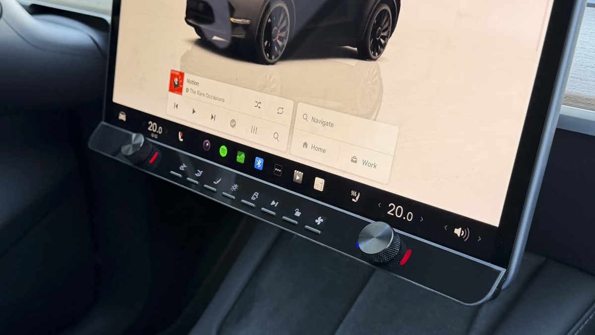 Esta barra de botões genial oferece aos proprietários de Tesla os botões que estavam faltando
