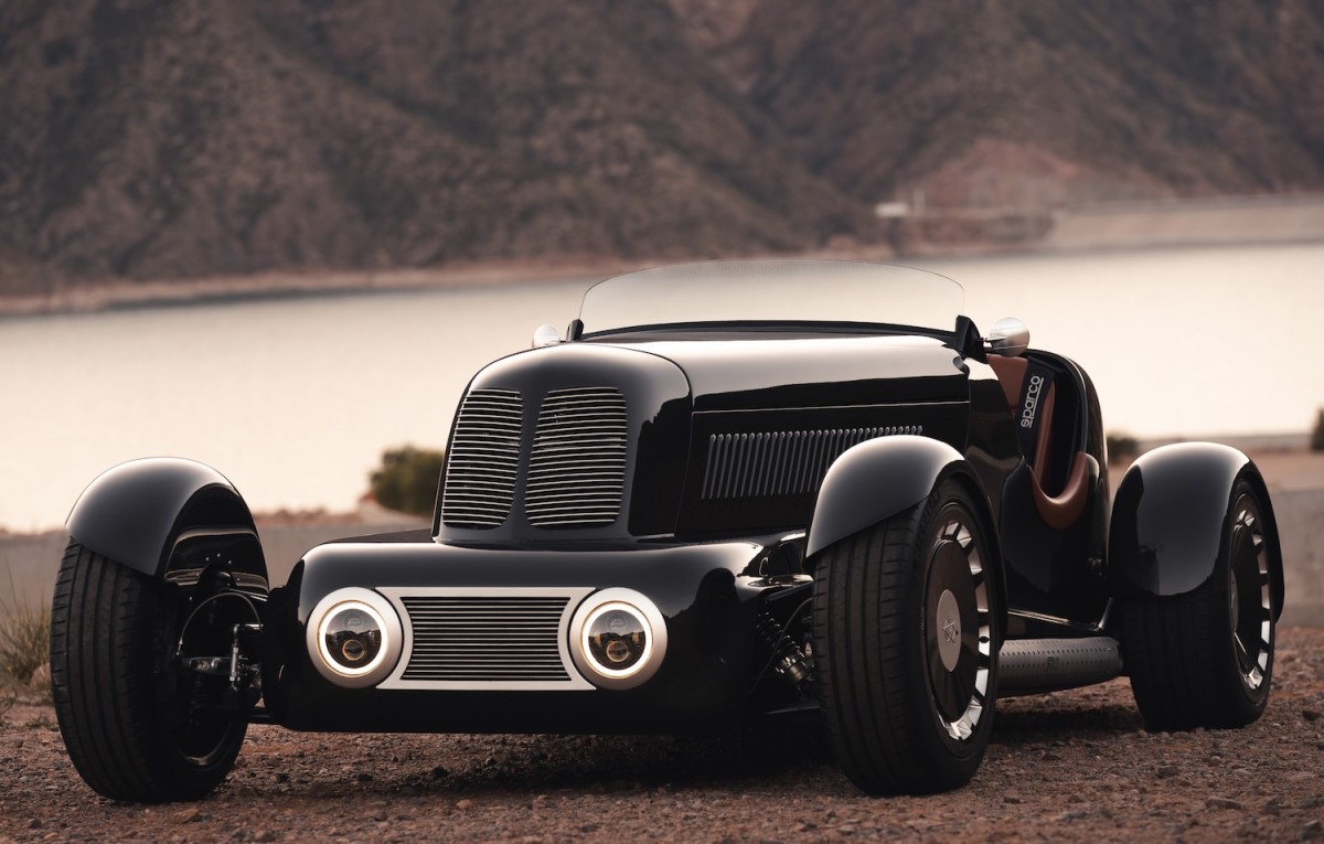Art Deco Speedster de 480 HP estreia com carroceria de carbono e Coyote V8