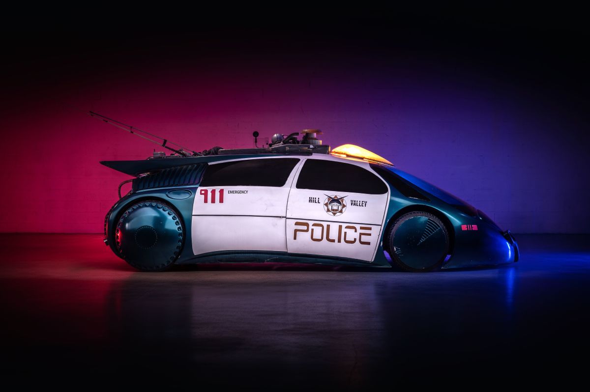 O cruzador policial ‘De volta para o futuro, parte II’ usado na tela pode ser vendido por mais de US $ 100.000