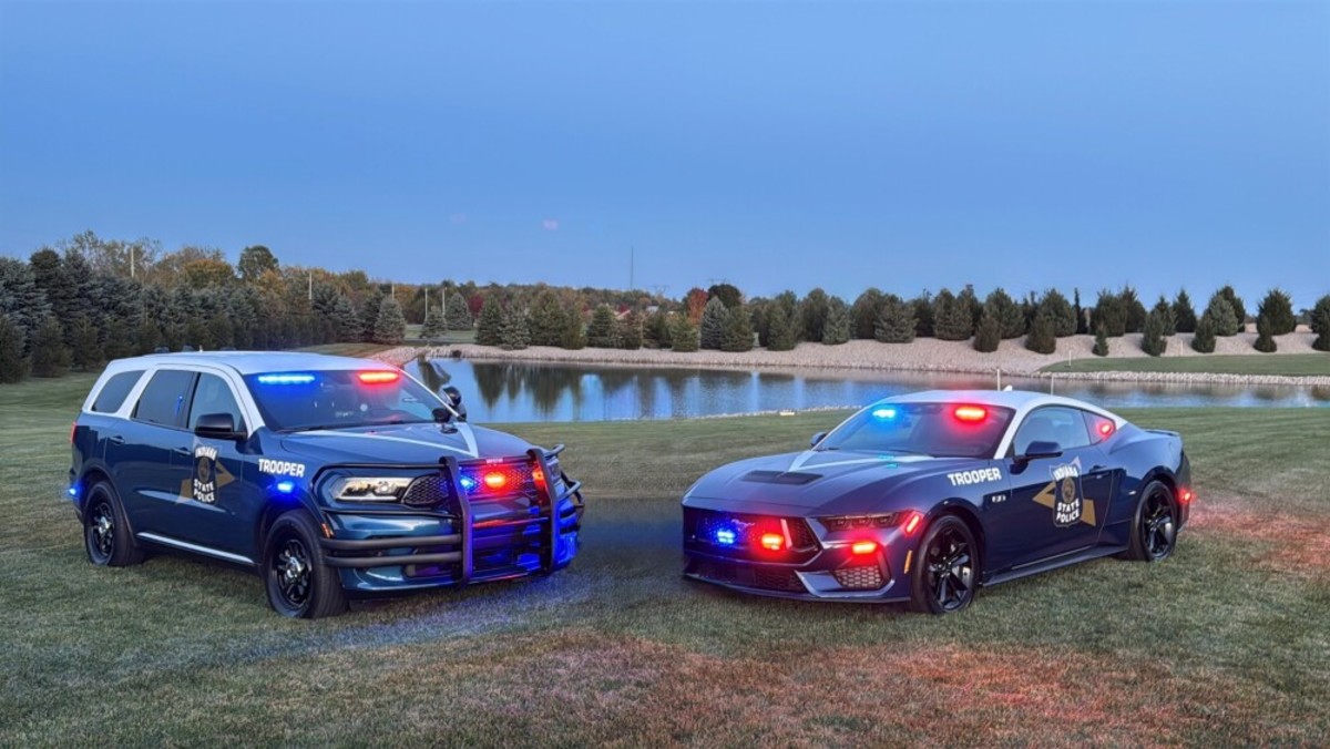 Polícia do estado de Indiana revive libré icônica de 1965 em carros de patrulha Dodge Durangos e Ford Mustang
