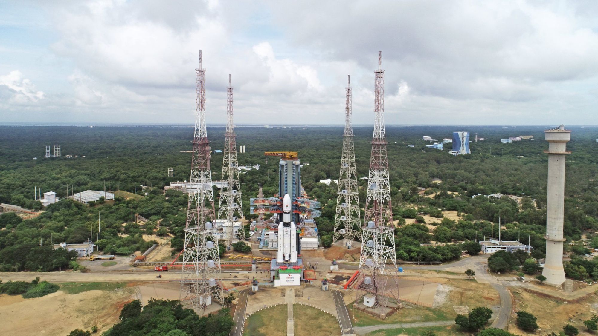 Veja o foguete mais poderoso da Índia lançar um enorme satélite de comunicações militares em órbita hoje