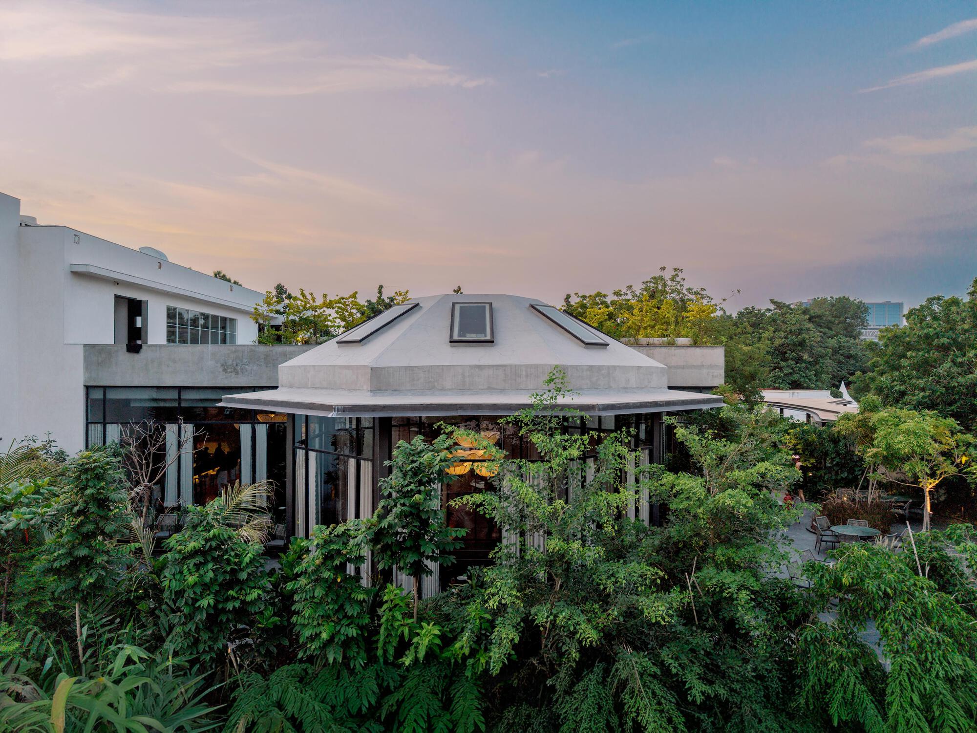 Varanda de K / Hiren Patel Architects + Design