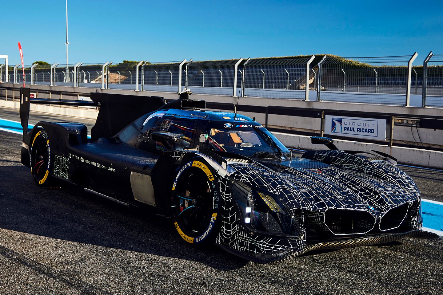 Novo visual para 2026 BMW M Hybrid V8