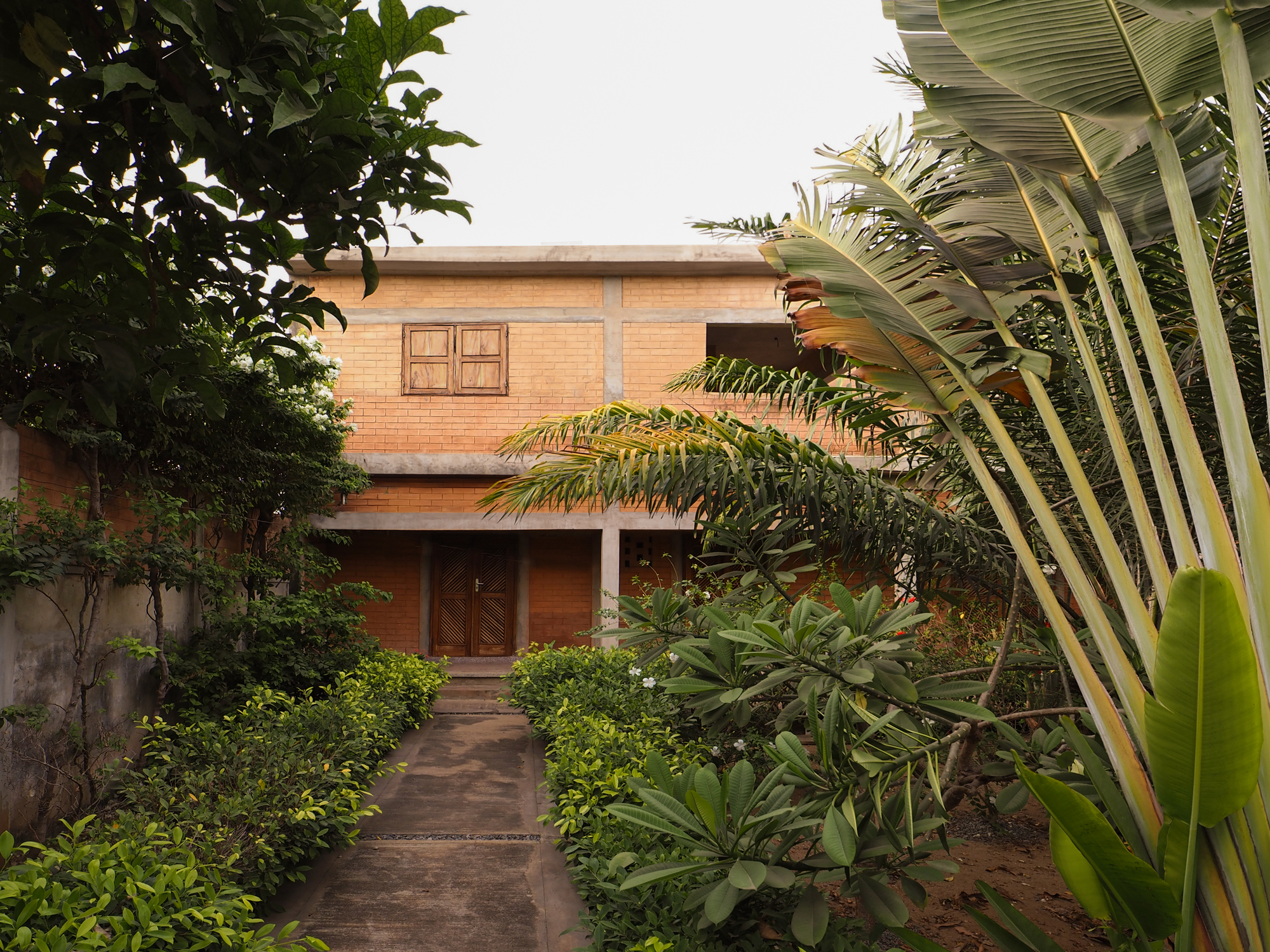 Adakpame Guesthouse / Estúdio NEiDA