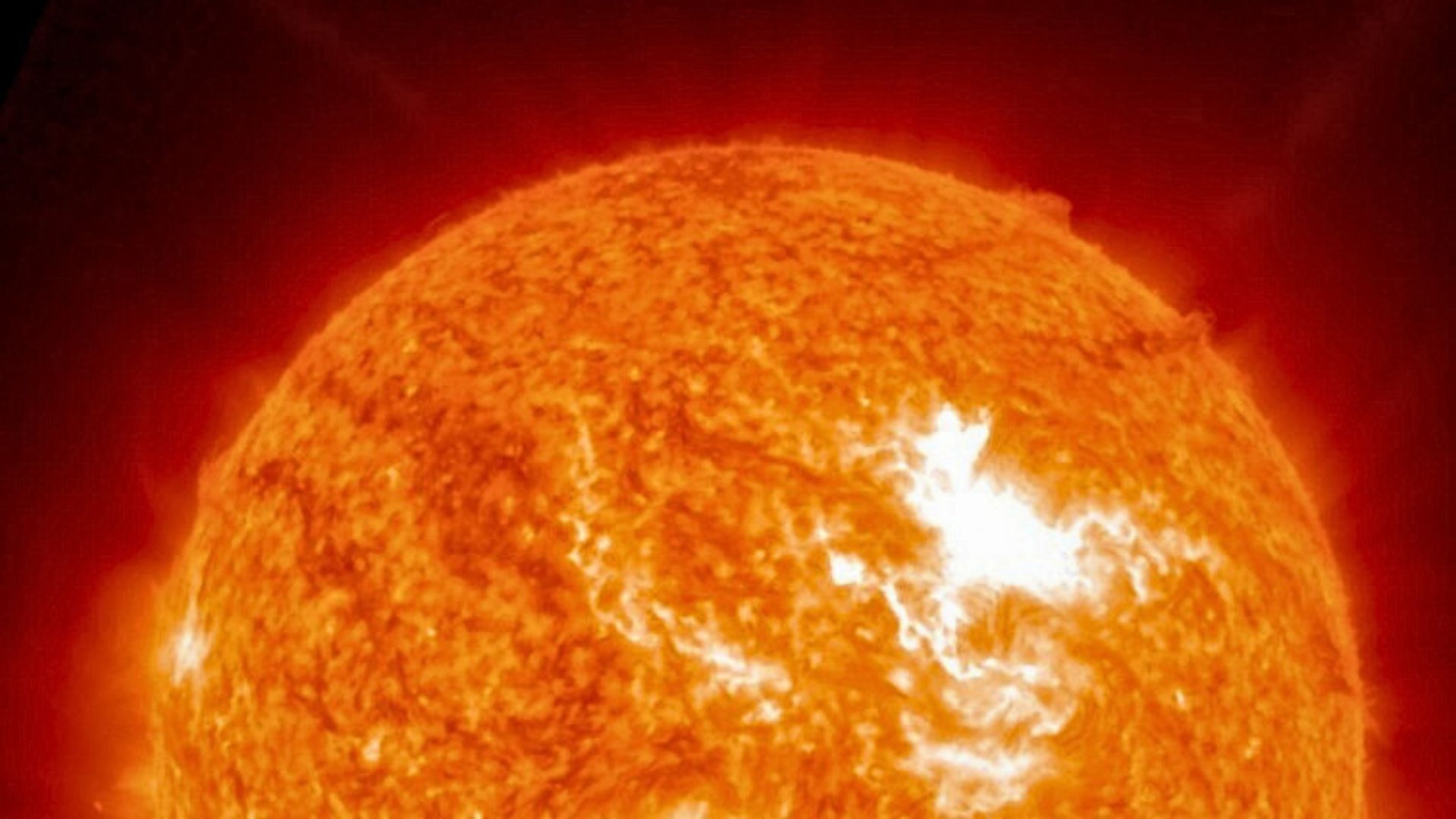 Sol desencadeia a explosão solar mais forte de 2025, provocando apagões de rádio em África e na Europa