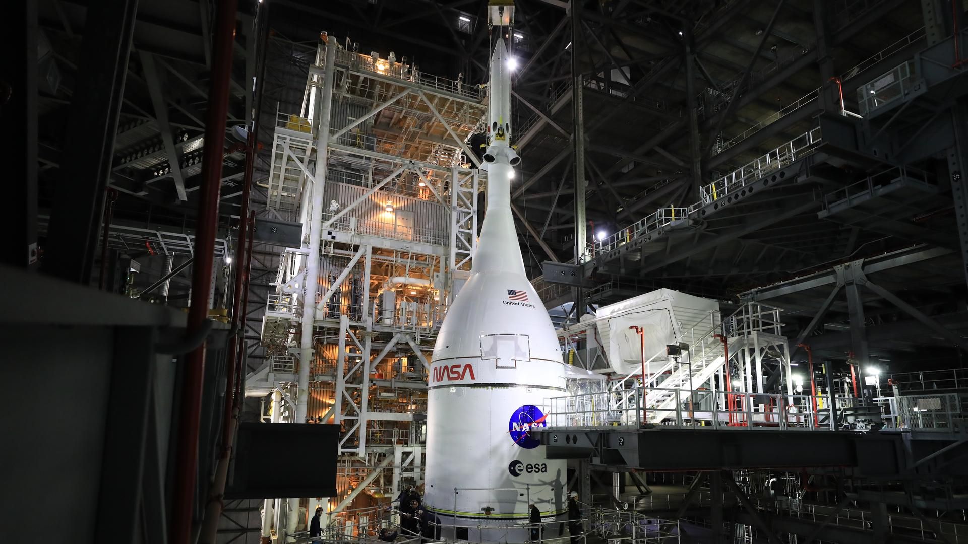 O foguete lunar Artemis 2 da NASA reúne a foto do dia de 21 de novembro de 2025