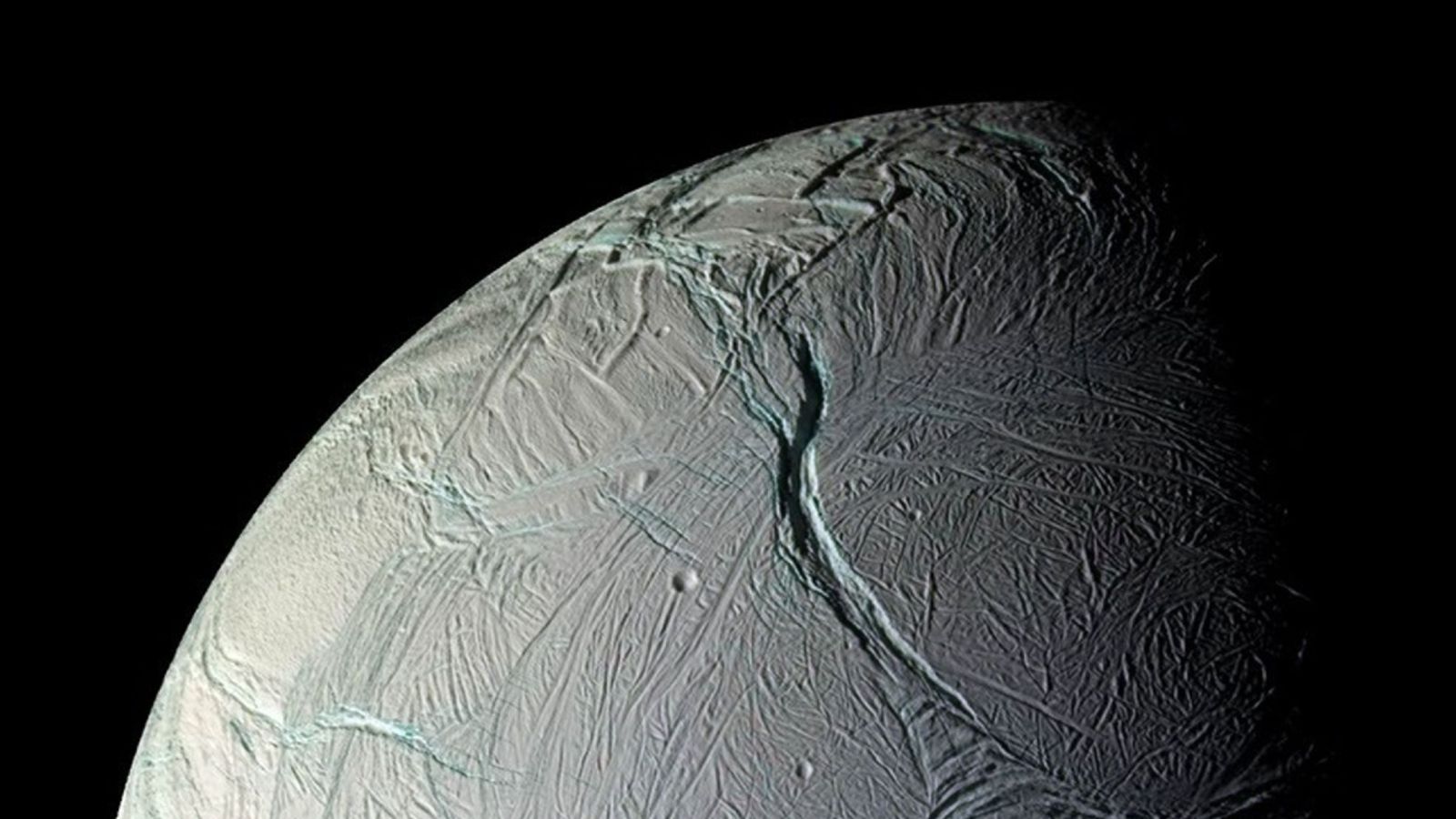 O calor que vaza da lua oceânica de Saturno, Encélado, reforça seu argumento como morada para a vida