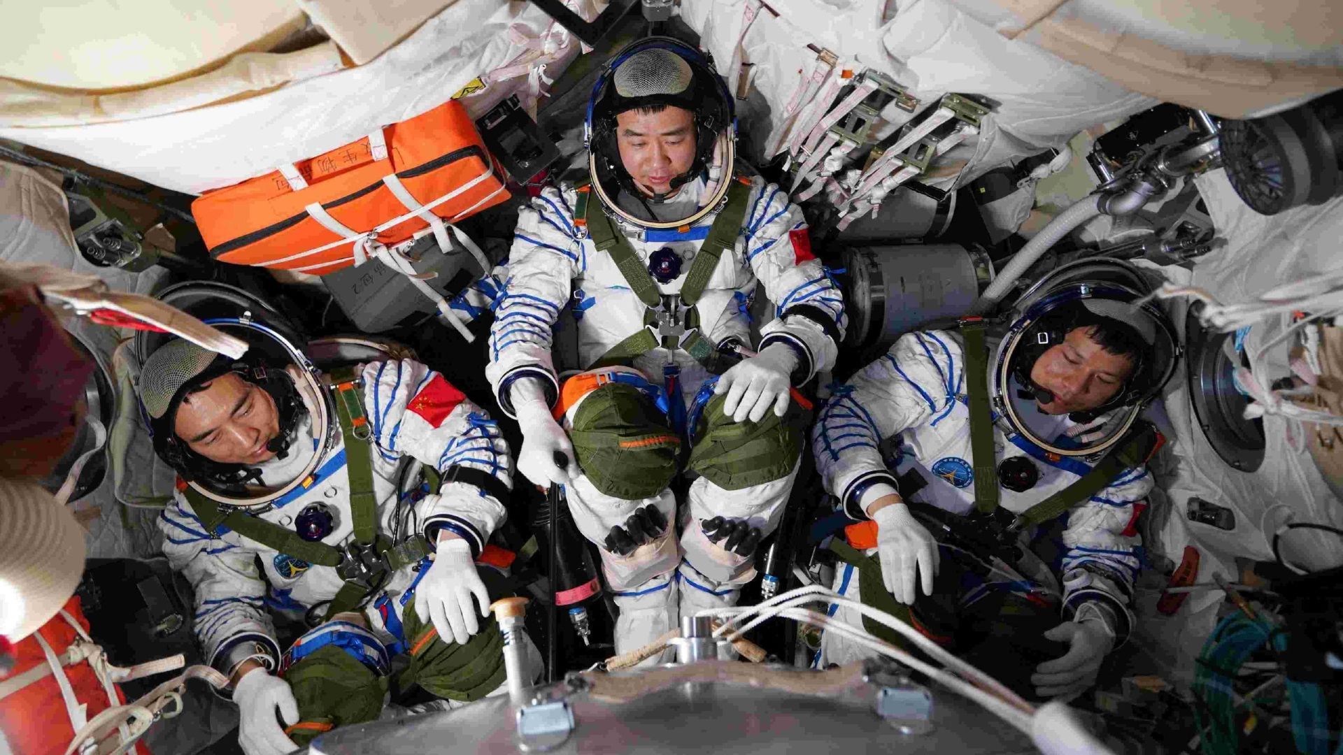 Ataque de lixo espacial na cápsula de astronauta da China destaca a necessidade de um serviço de resgate espacial, dizem especialistas