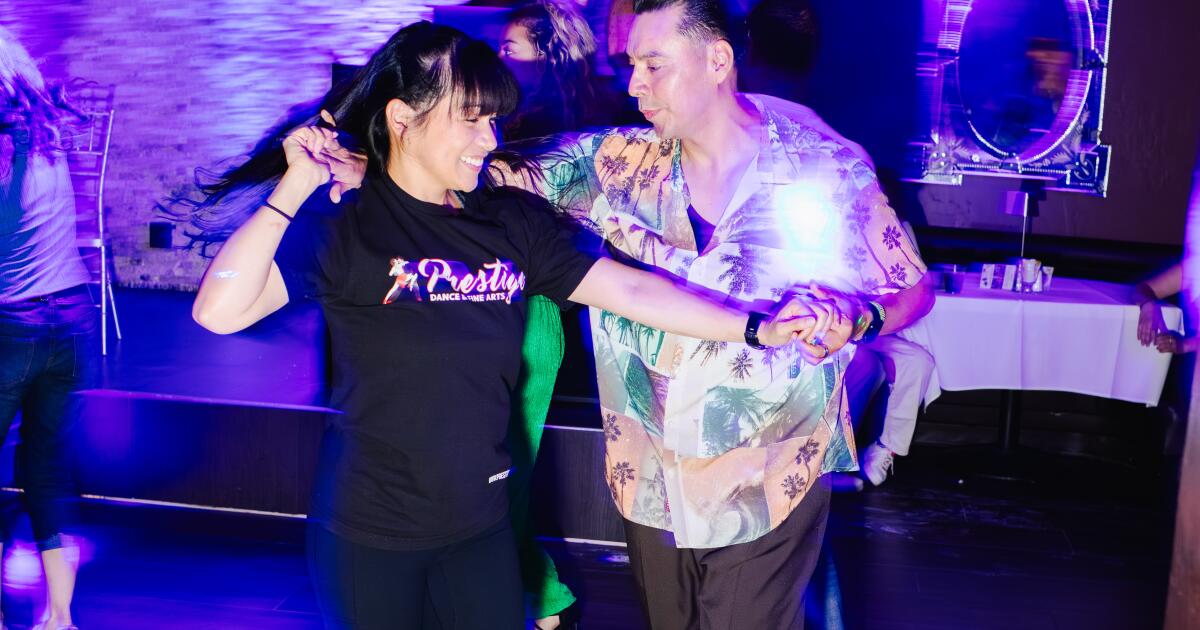 Esta antiga churrascaria se transforma no centro de dança de salsa mais badalado do SoCal à noite