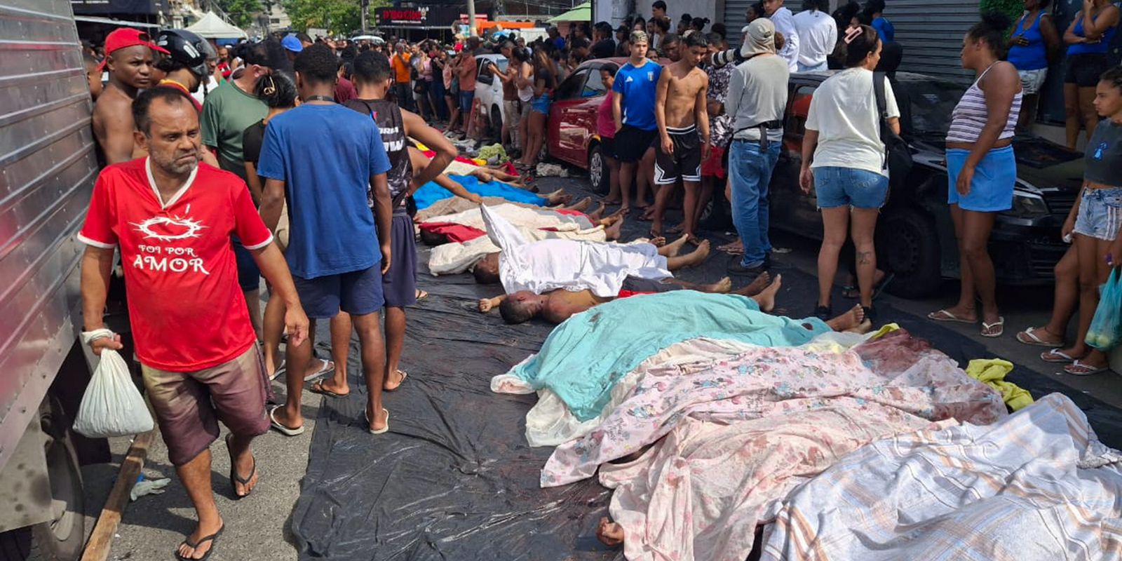 Polícia do RJ relata à Justiça cenário de guerra na Operação Contenção